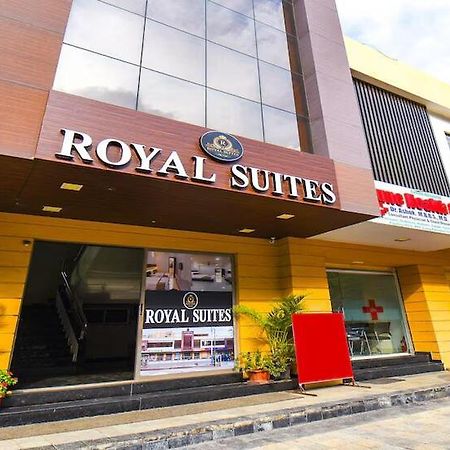 Fabhotel Royal Suits - Nr Mahadji Shinde Chhatri Mundhva 외부 사진