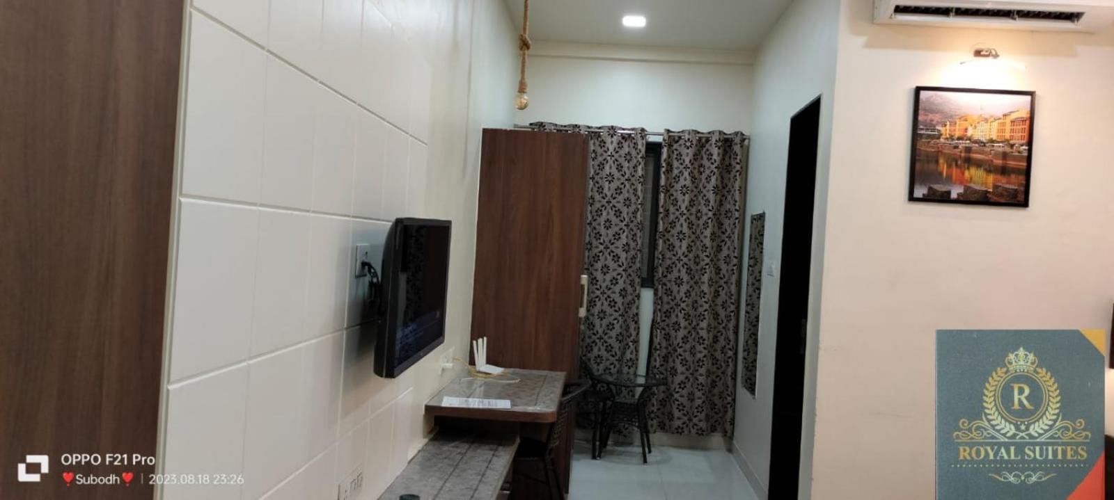 Fabhotel Royal Suits - Nr Mahadji Shinde Chhatri Mundhva 외부 사진