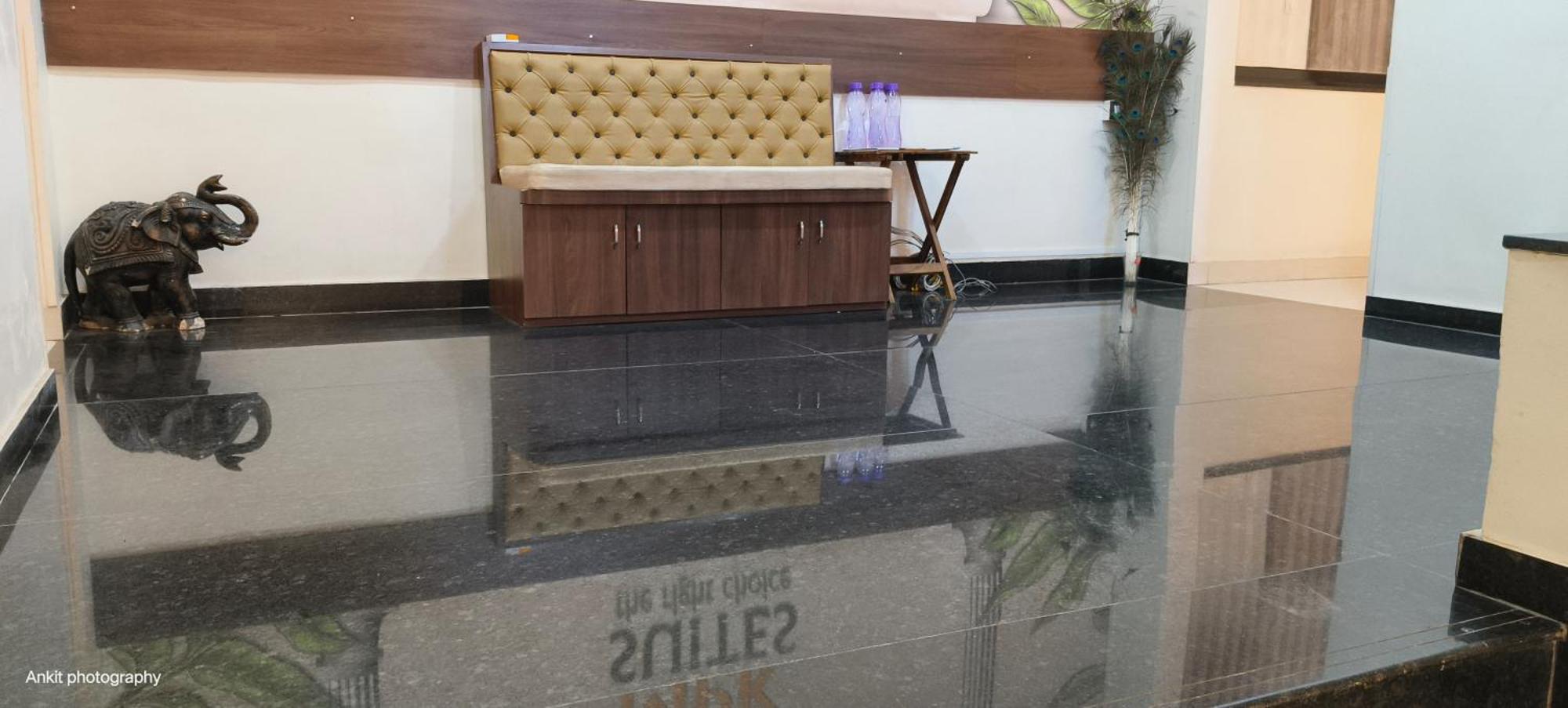 Fabhotel Royal Suits - Nr Mahadji Shinde Chhatri Mundhva 외부 사진