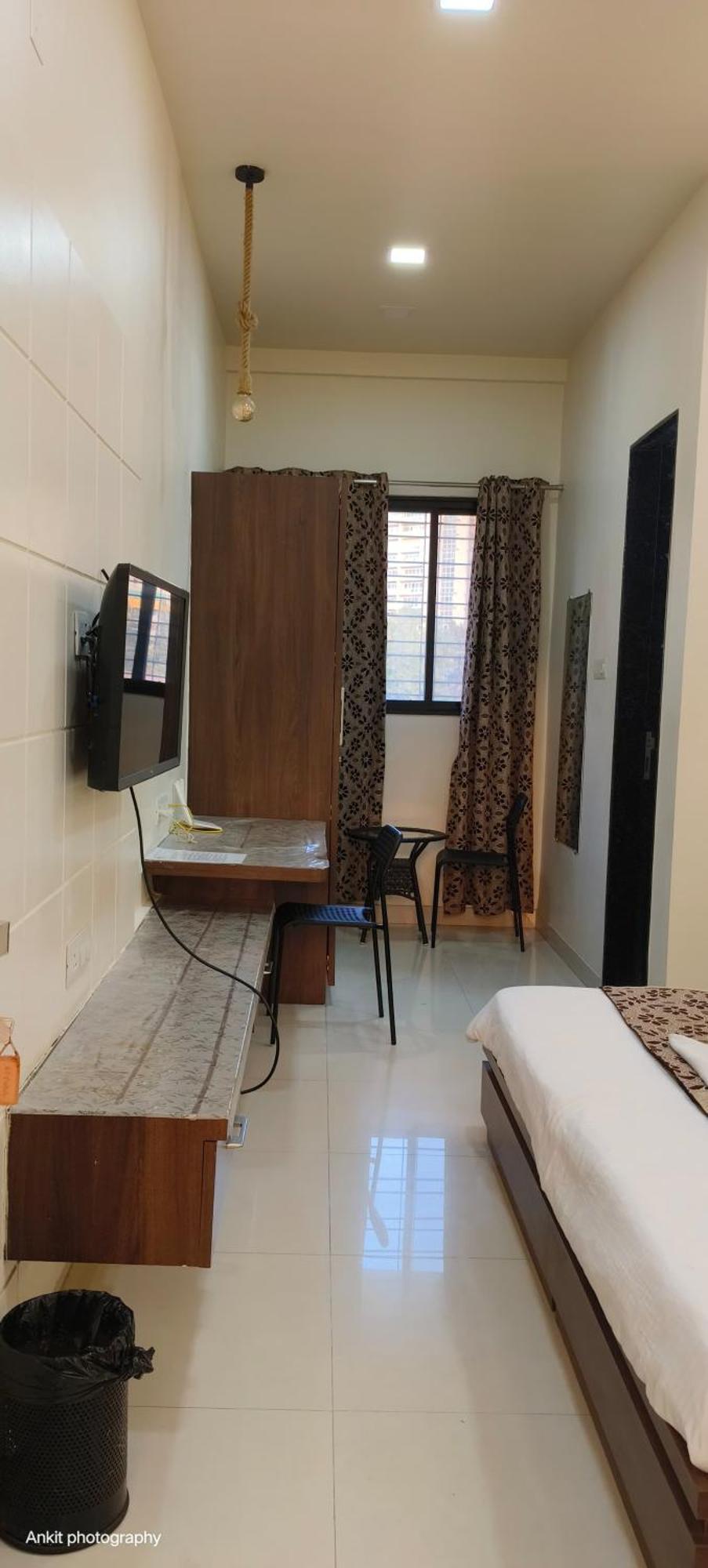 Fabhotel Royal Suits - Nr Mahadji Shinde Chhatri Mundhva 외부 사진