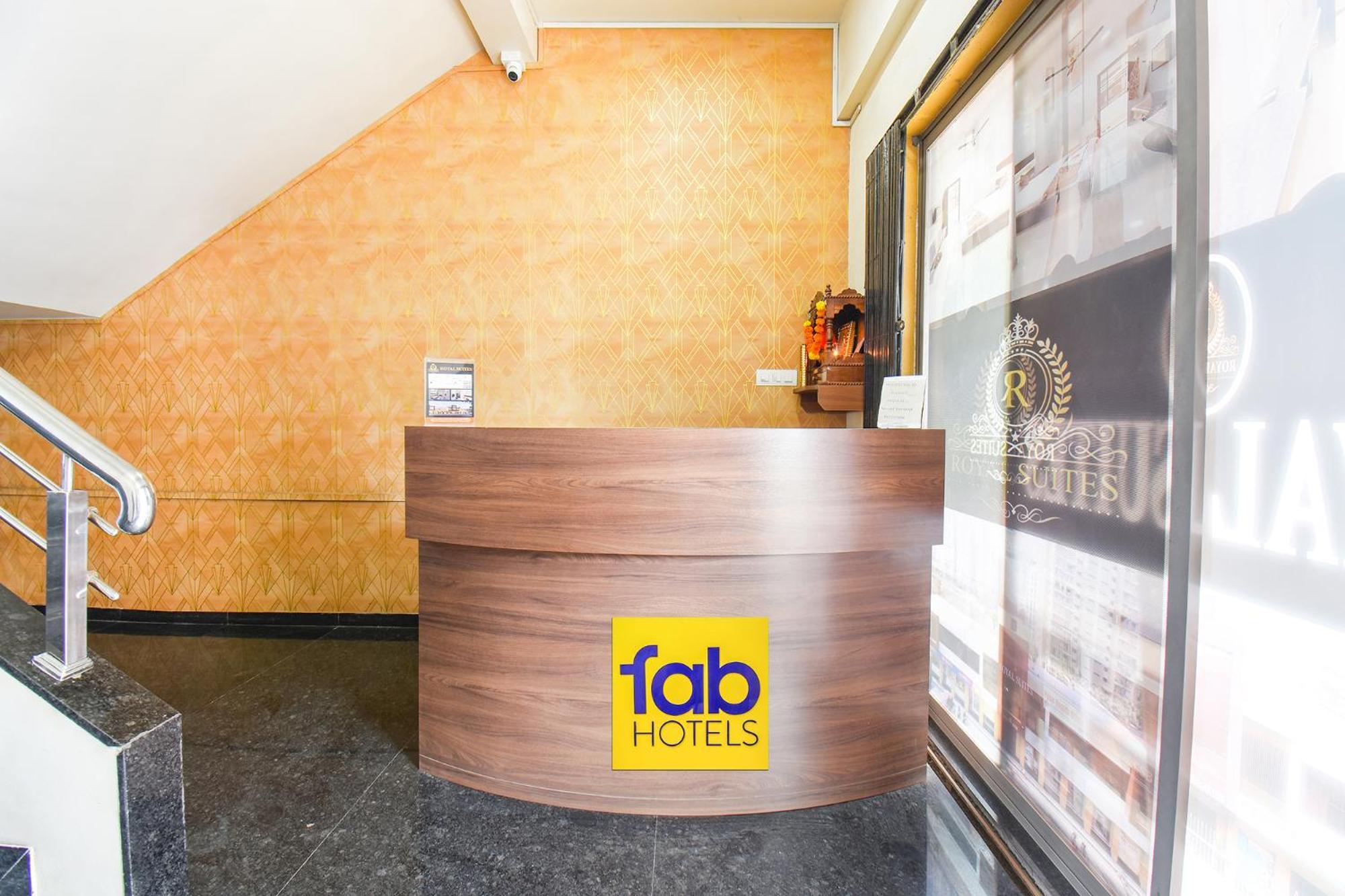 Fabhotel Royal Suits - Nr Mahadji Shinde Chhatri Mundhva 외부 사진