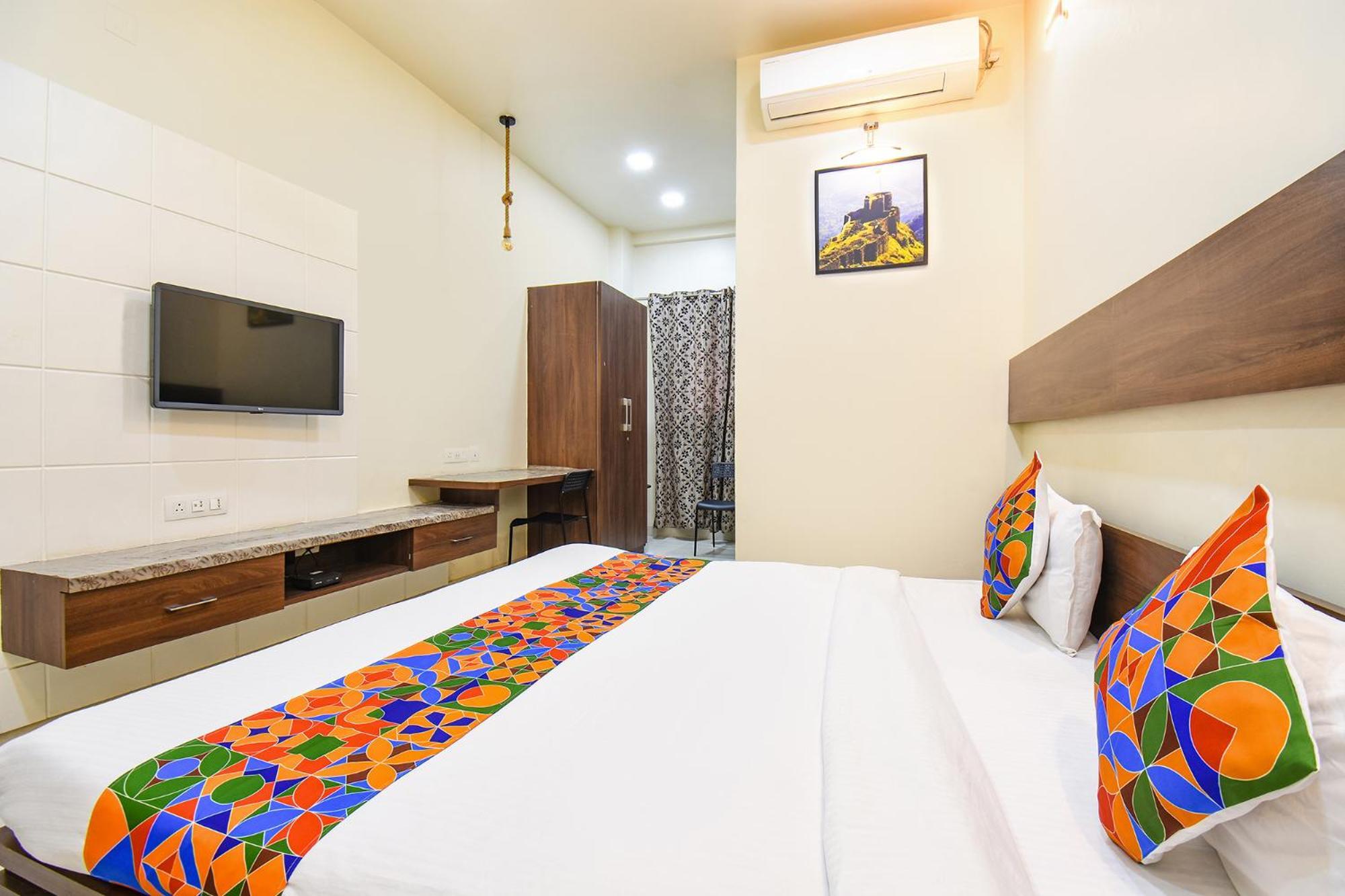 Fabhotel Royal Suits - Nr Mahadji Shinde Chhatri Mundhva 외부 사진