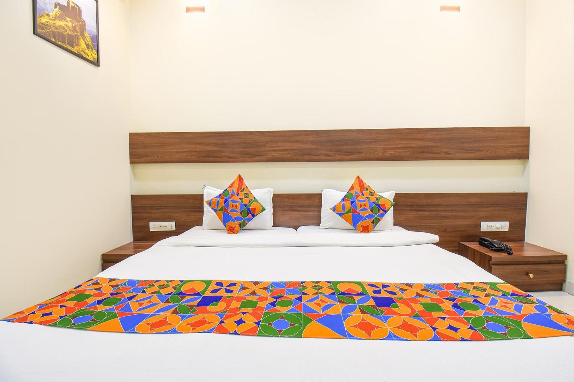 Fabhotel Royal Suits - Nr Mahadji Shinde Chhatri Mundhva 외부 사진