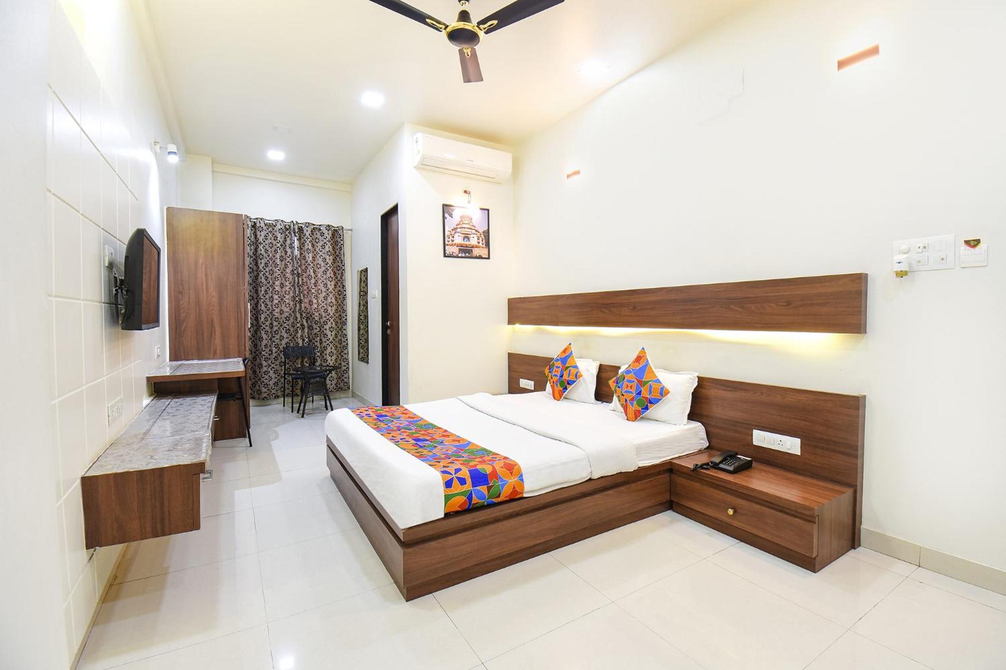 Fabhotel Royal Suits - Nr Mahadji Shinde Chhatri Mundhva 외부 사진