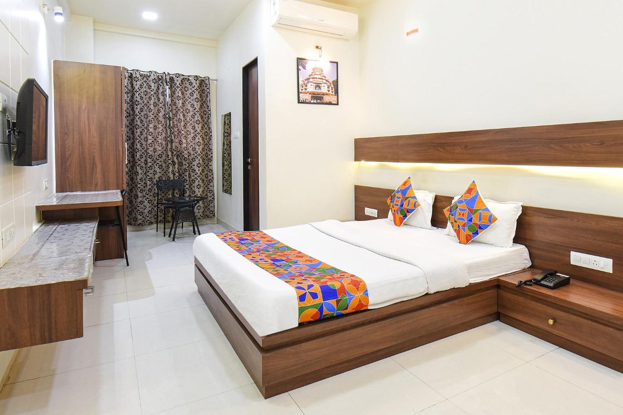 Fabhotel Royal Suits - Nr Mahadji Shinde Chhatri Mundhva 외부 사진