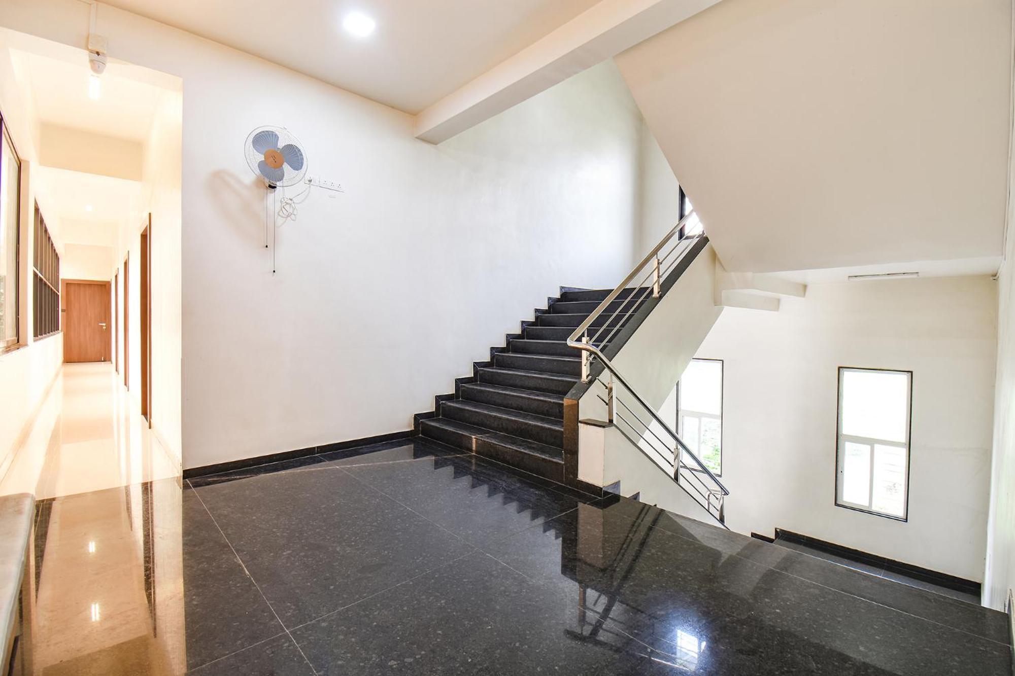 Fabhotel Royal Suits - Nr Mahadji Shinde Chhatri Mundhva 외부 사진