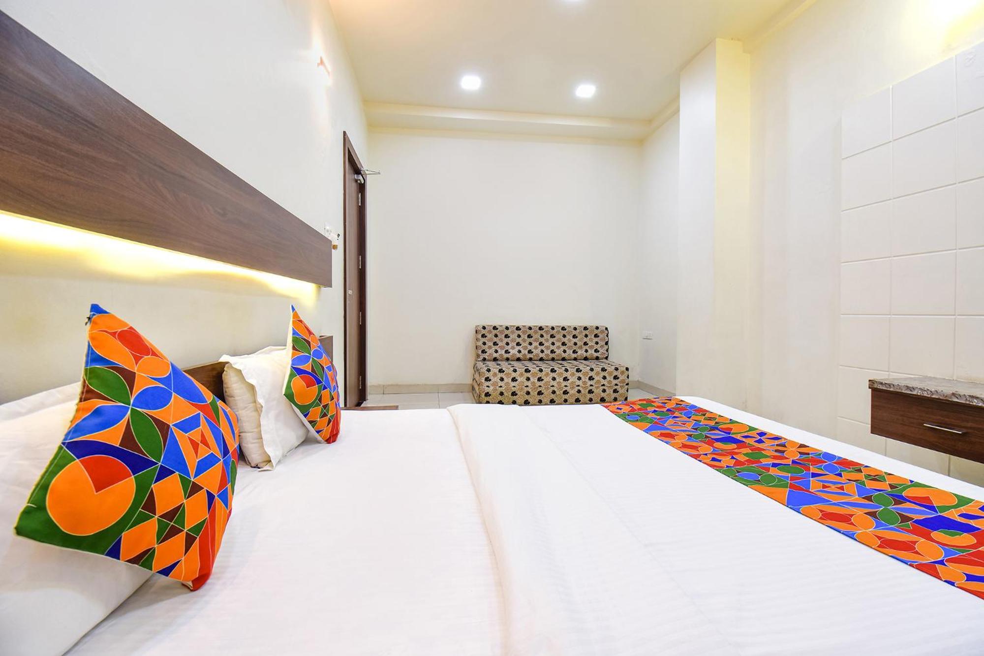 Fabhotel Royal Suits - Nr Mahadji Shinde Chhatri Mundhva 외부 사진