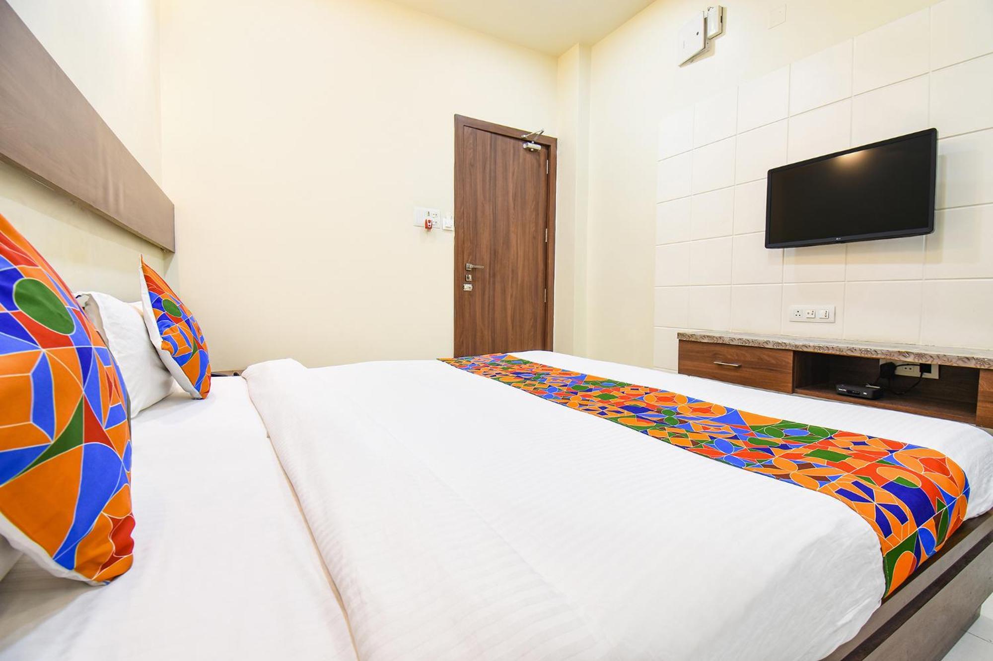 Fabhotel Royal Suits - Nr Mahadji Shinde Chhatri Mundhva 외부 사진