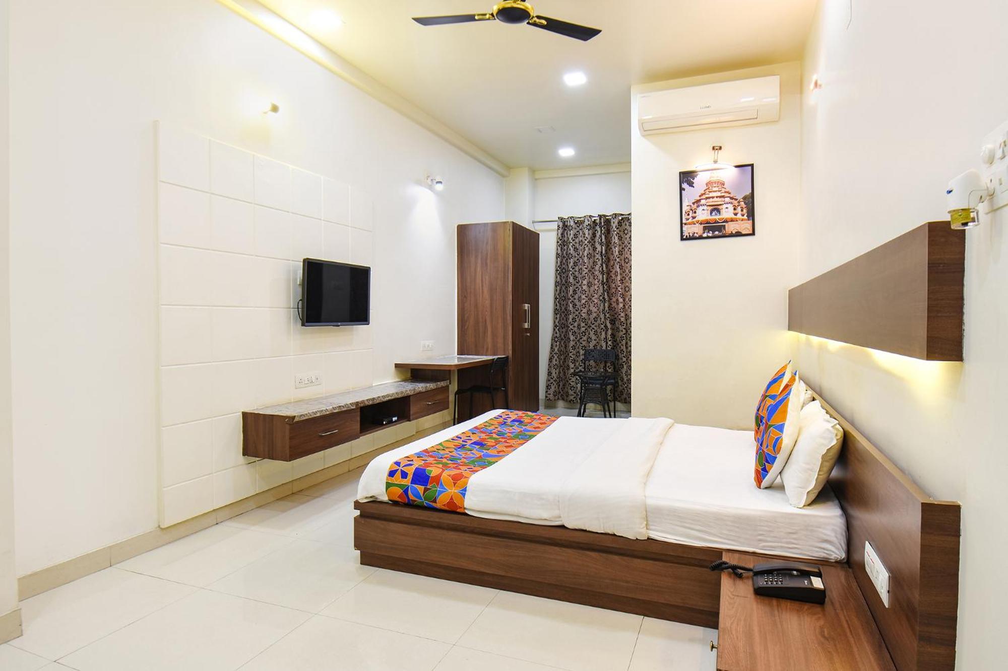 Fabhotel Royal Suits - Nr Mahadji Shinde Chhatri Mundhva 외부 사진