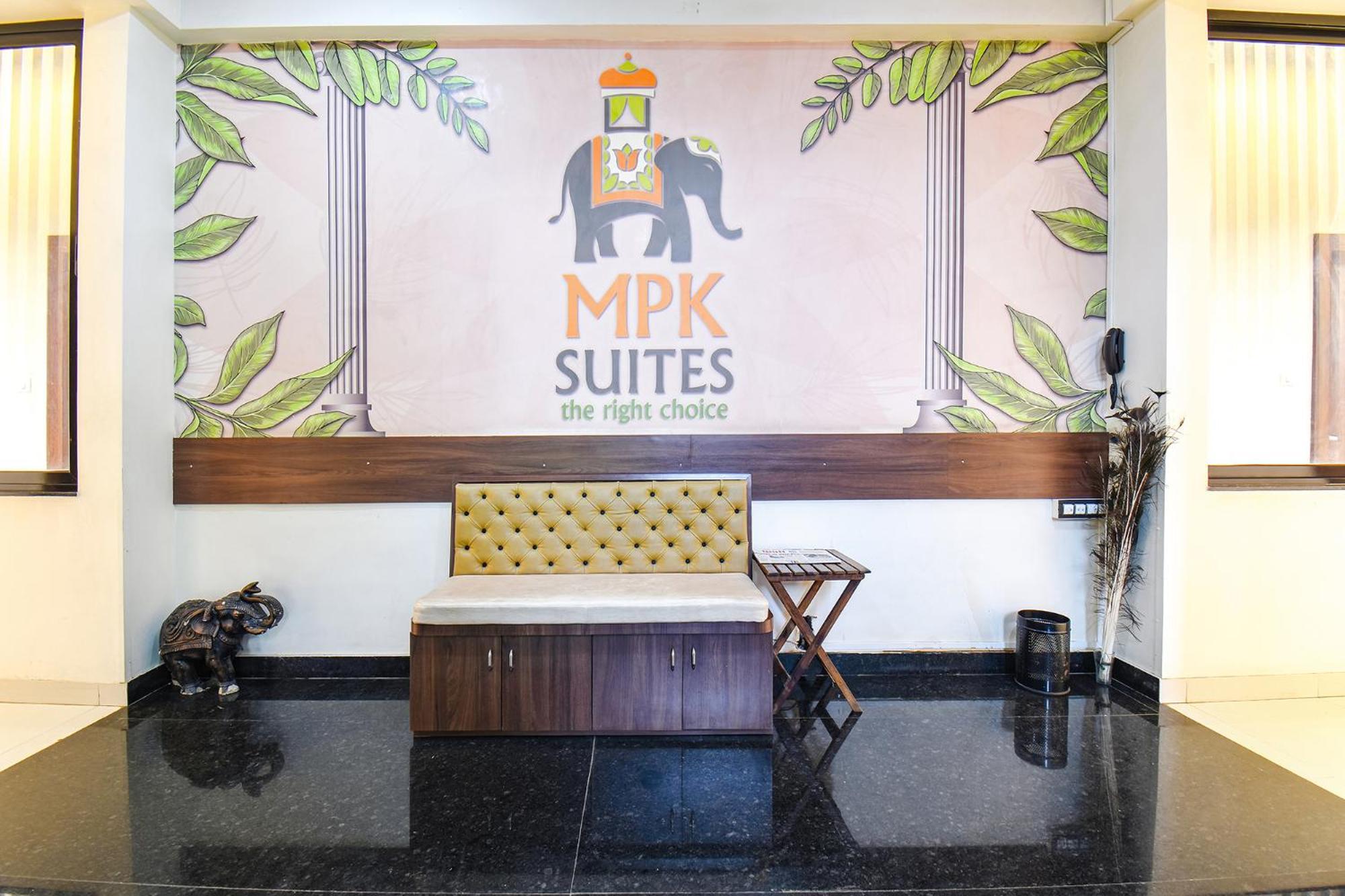 Fabhotel Royal Suits - Nr Mahadji Shinde Chhatri Mundhva 외부 사진